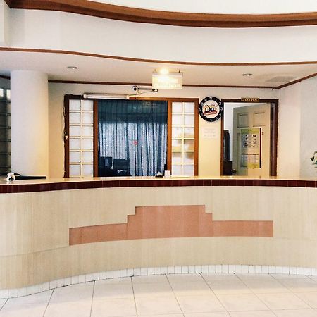 Yulia Hotel Managed By Hig Gorontalo Eksteriør billede