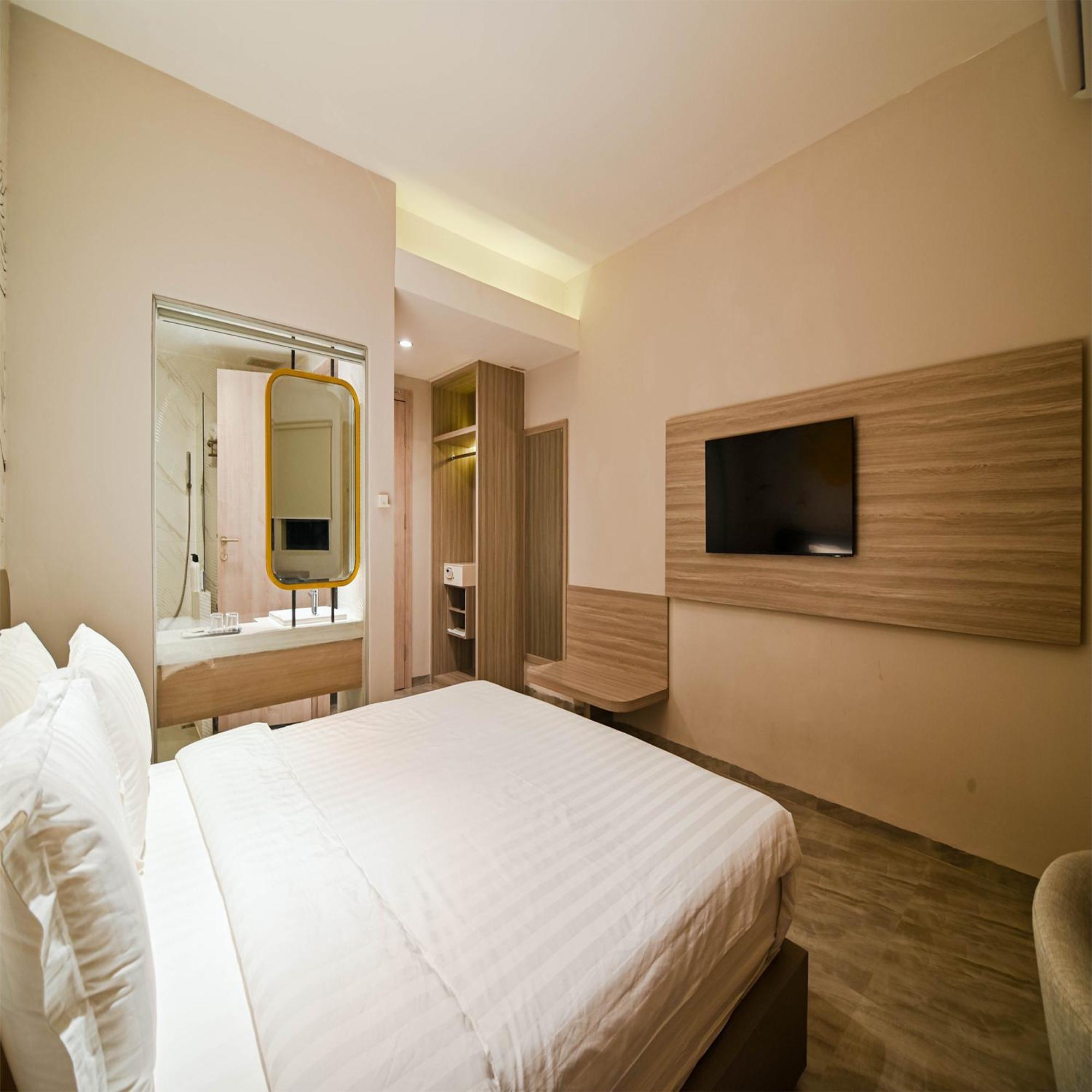 Yulia Hotel Managed By Hig Gorontalo Eksteriør billede