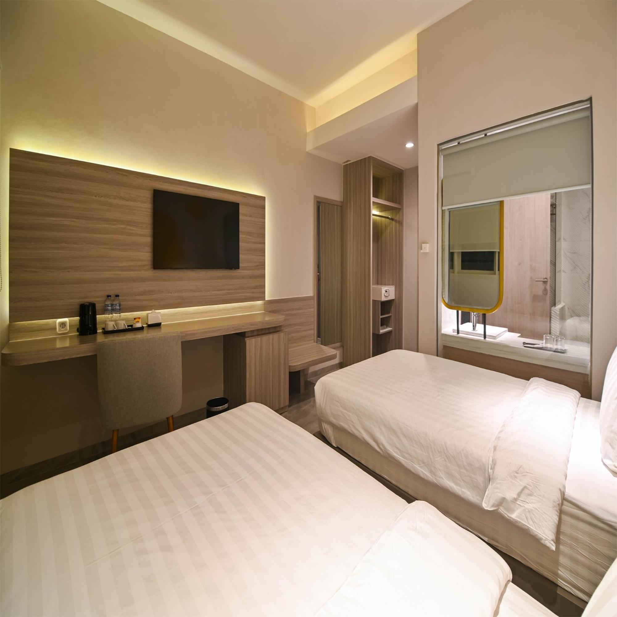 Yulia Hotel Managed By Hig Gorontalo Eksteriør billede