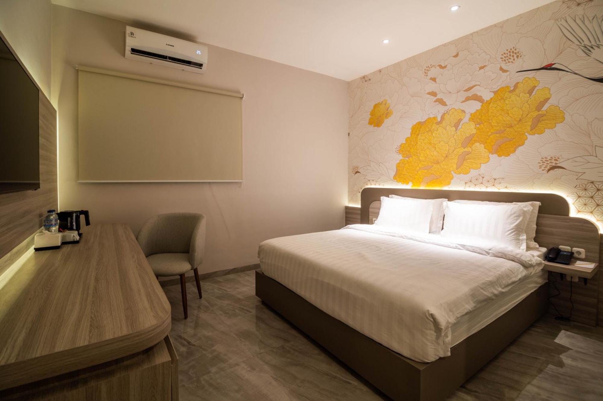 Yulia Hotel Managed By Hig Gorontalo Eksteriør billede