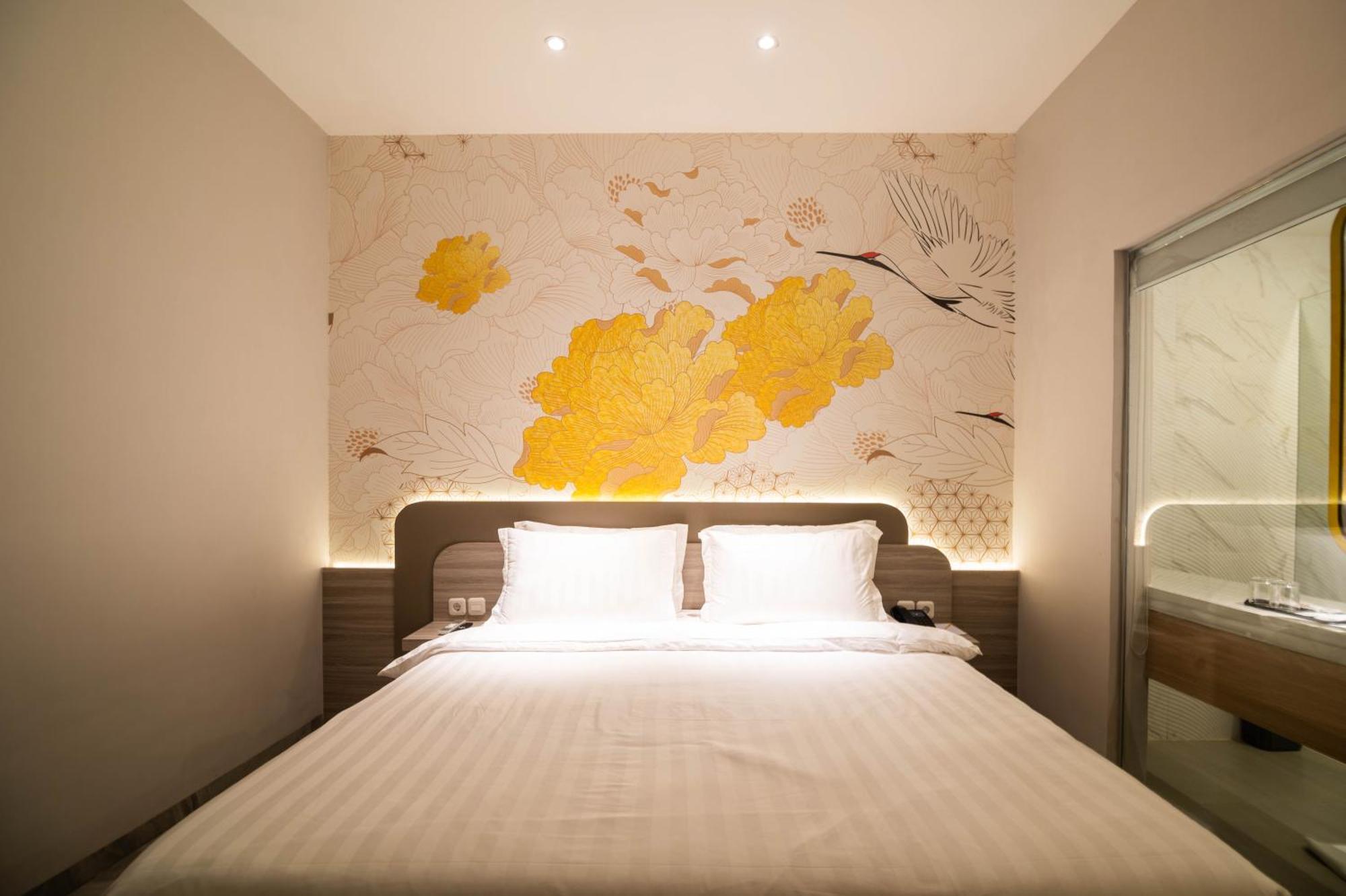 Yulia Hotel Managed By Hig Gorontalo Eksteriør billede