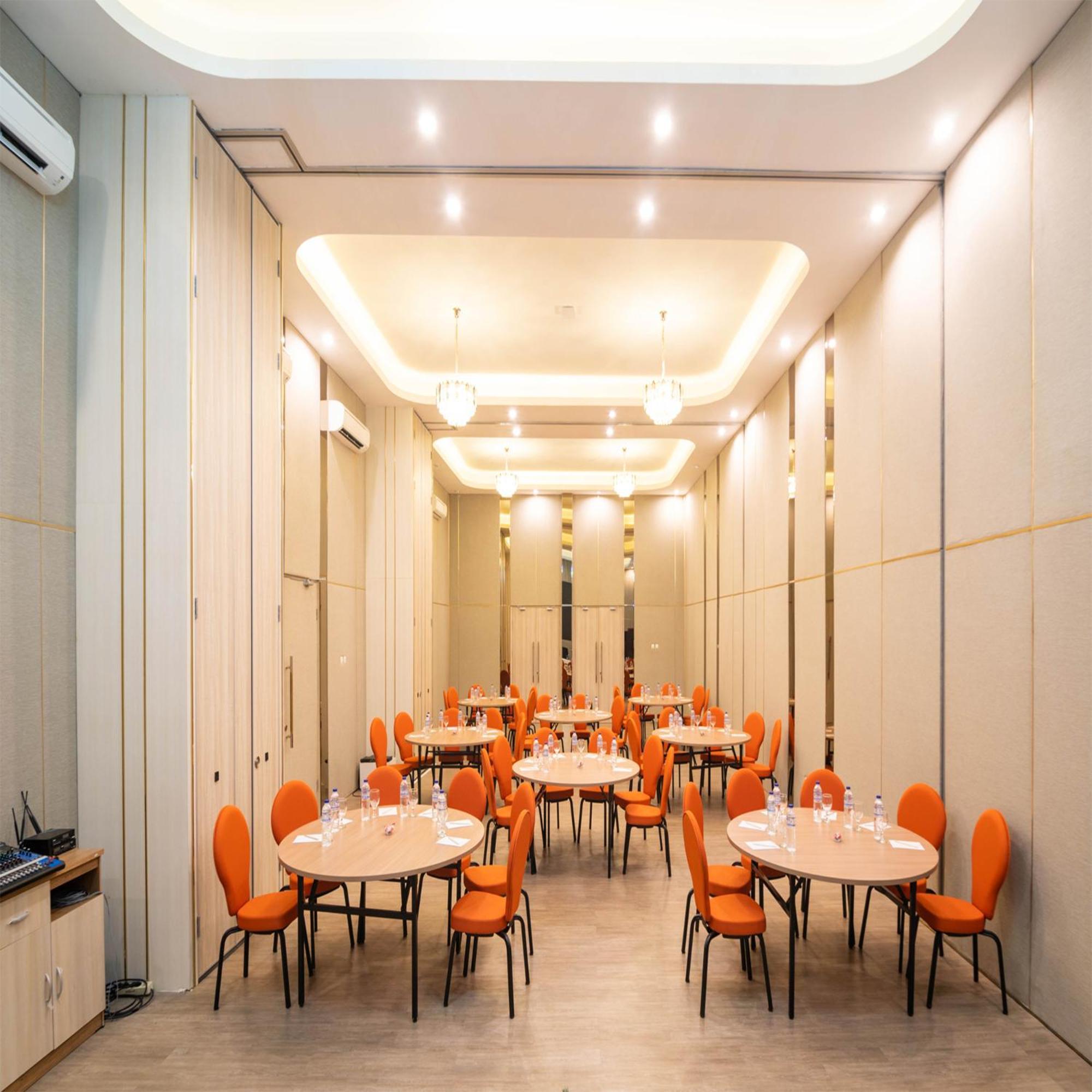 Yulia Hotel Managed By Hig Gorontalo Eksteriør billede