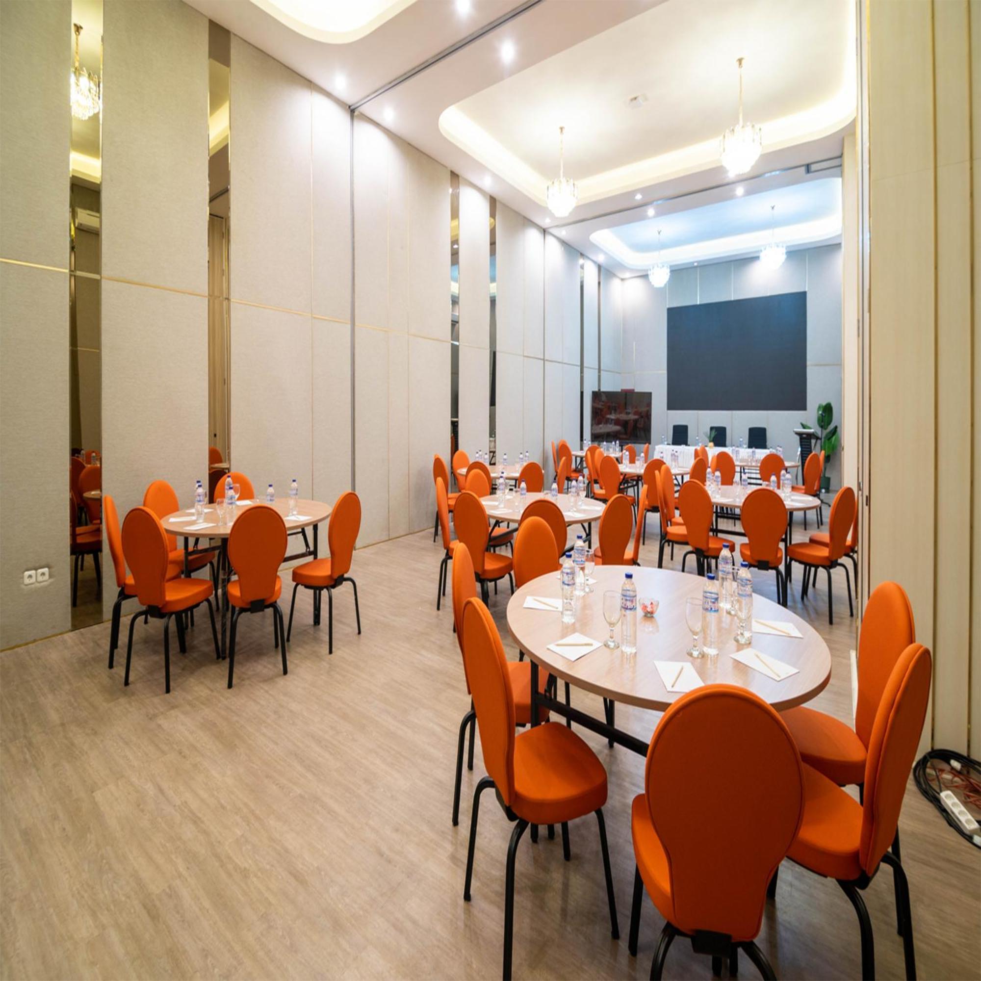 Yulia Hotel Managed By Hig Gorontalo Eksteriør billede