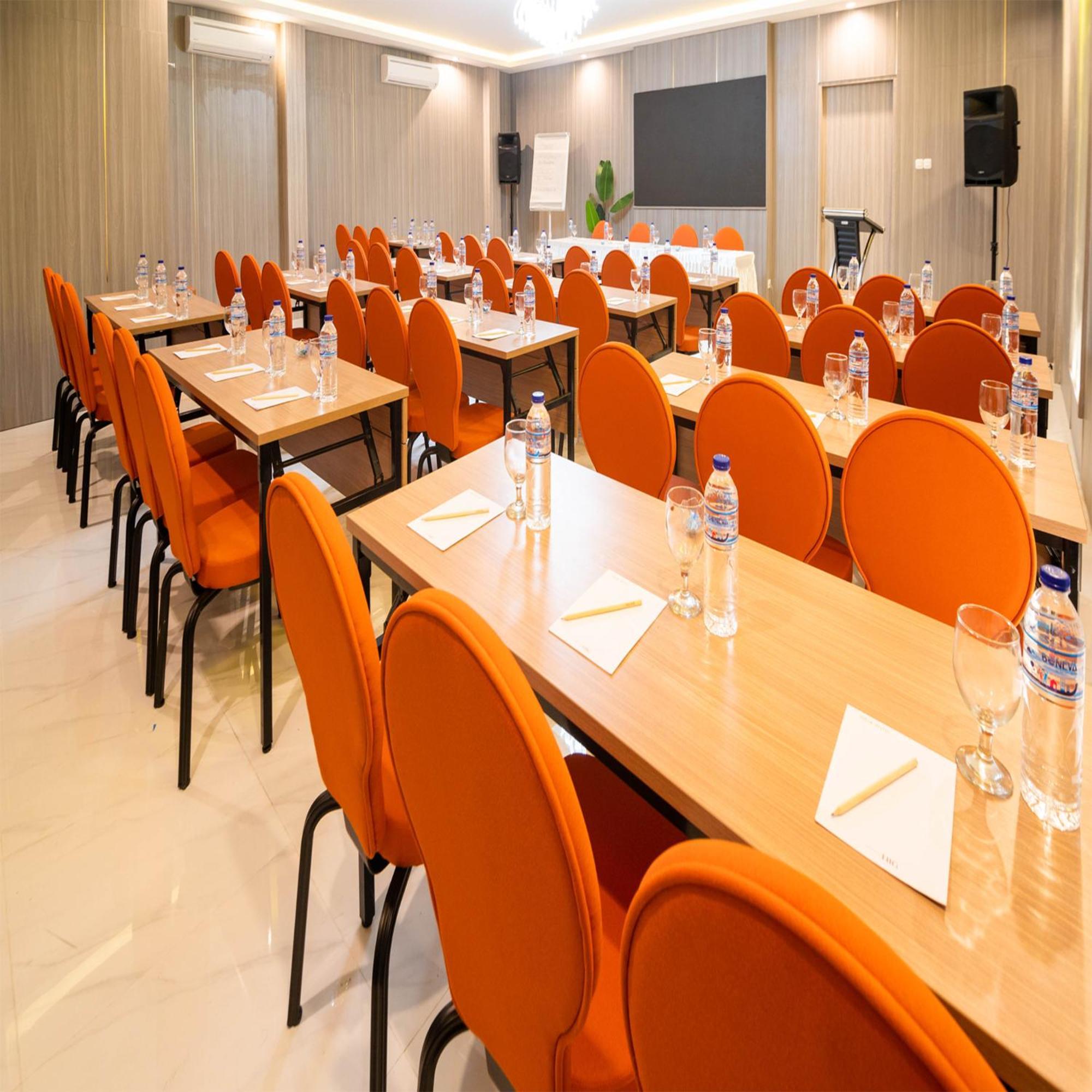 Yulia Hotel Managed By Hig Gorontalo Eksteriør billede