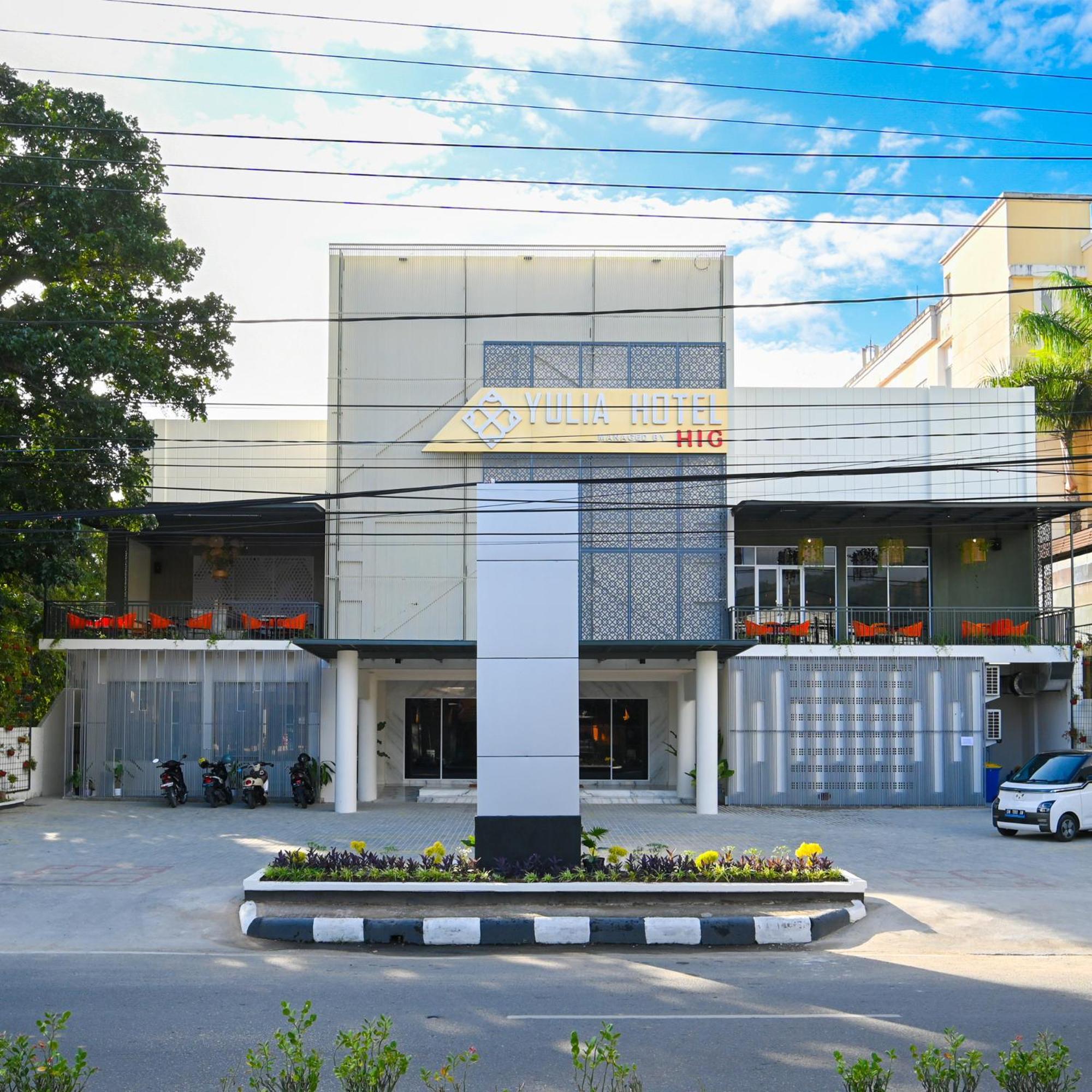 Yulia Hotel Managed By Hig Gorontalo Eksteriør billede