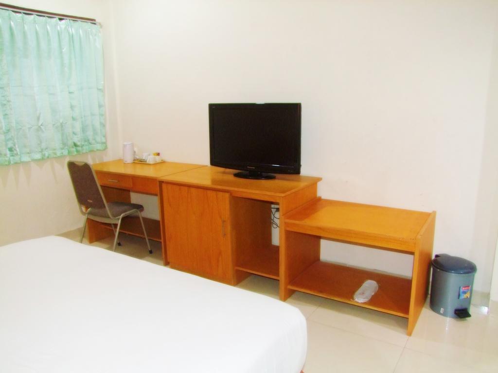 Yulia Hotel Managed By Hig Gorontalo Værelse billede