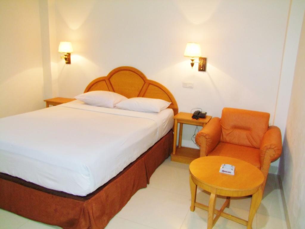 Yulia Hotel Managed By Hig Gorontalo Værelse billede