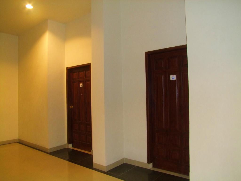 Yulia Hotel Managed By Hig Gorontalo Eksteriør billede
