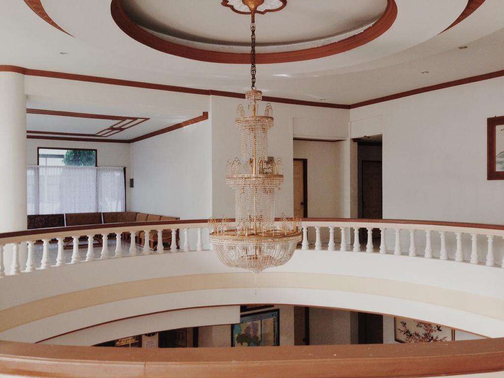 Yulia Hotel Managed By Hig Gorontalo Eksteriør billede