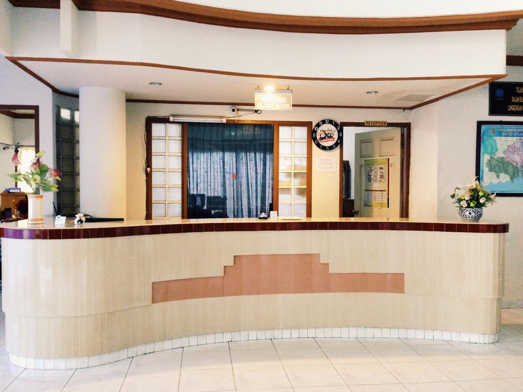 Yulia Hotel Managed By Hig Gorontalo Eksteriør billede