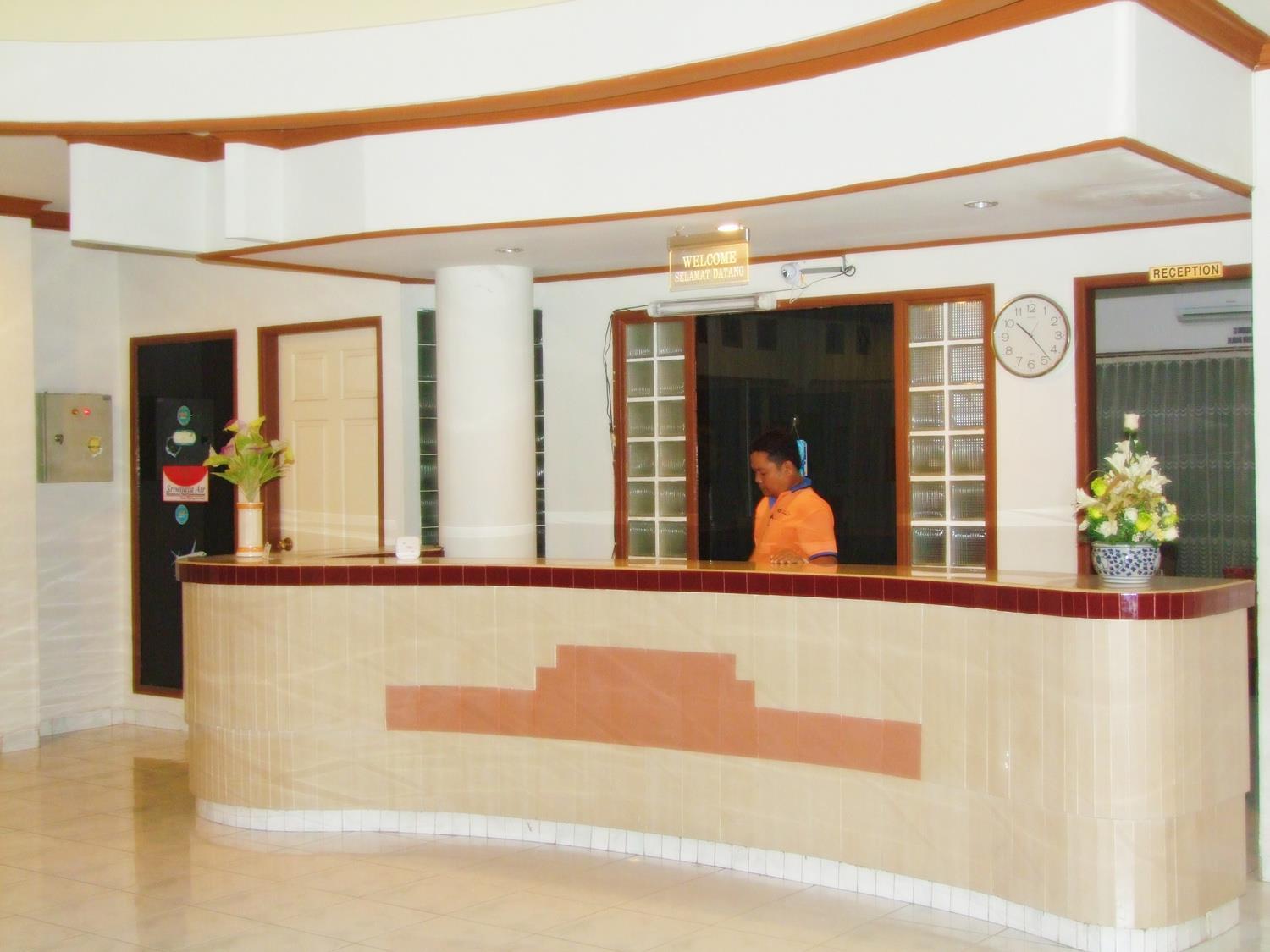Yulia Hotel Managed By Hig Gorontalo Eksteriør billede