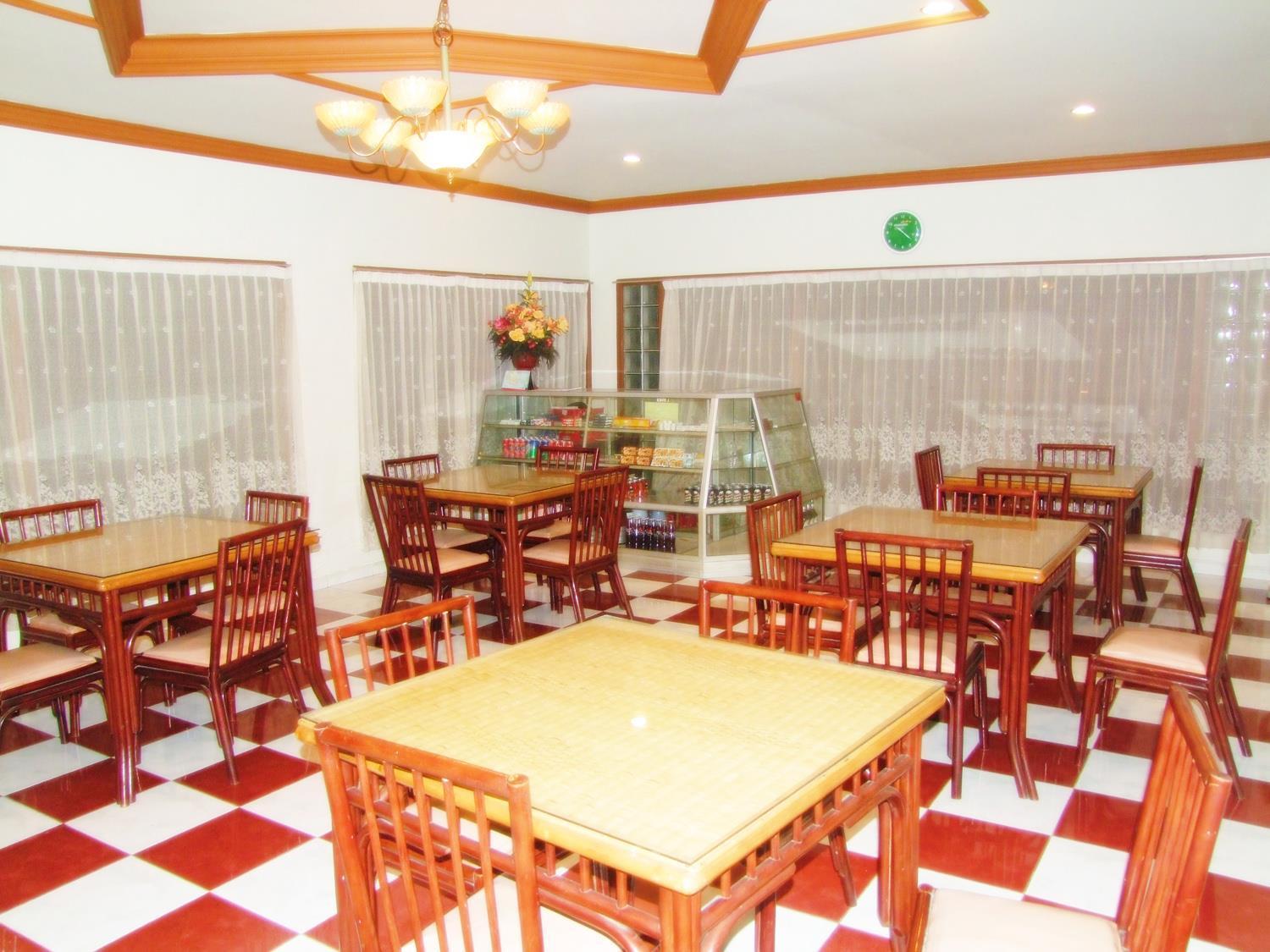 Yulia Hotel Managed By Hig Gorontalo Eksteriør billede